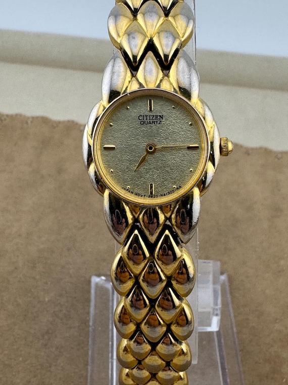 【SALE】Classique オパール ブレスウォッチ Vintage Pulsar Mother of Pearl Watch: Gold Tone Bracelet - Etsy