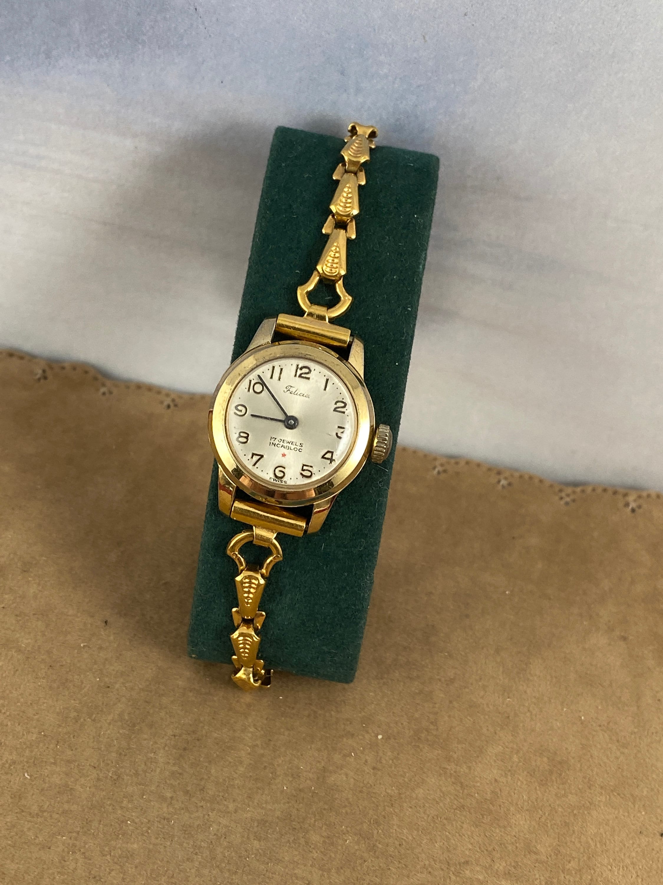 Vintage Felicia Swiss Made Watch: 17 Jewel Incabloc, Stainless