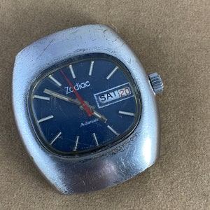 Vintage sterrenbeeldhorloge: zilverkleurig, blauwe wijzerplaat, roestvrijstalen achterkant