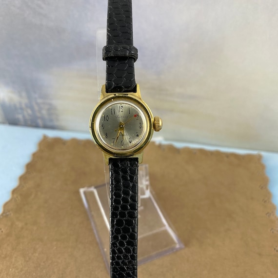 Automatic watch deals sweeping second hand