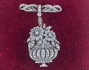 Orologio Bucherer vintage degli anni '30 con spilla floreale in argento e marcasite svizzero
