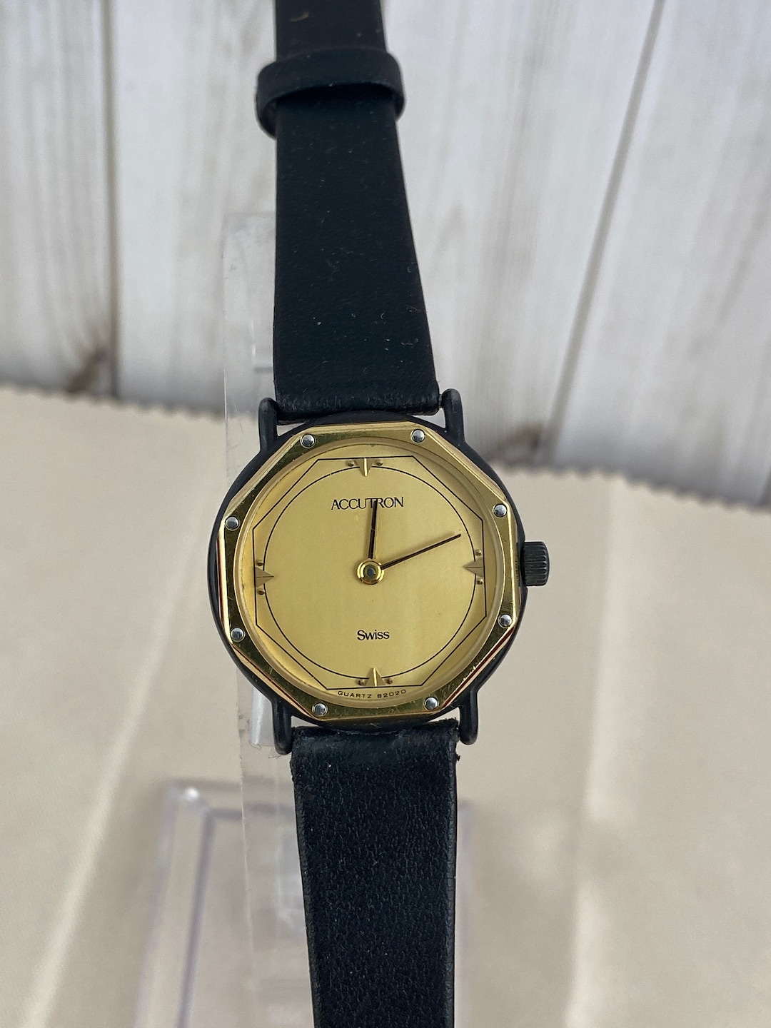 ヴィンテージ アキュトロン スイス製クォーツウォッチ：18Kゴールド