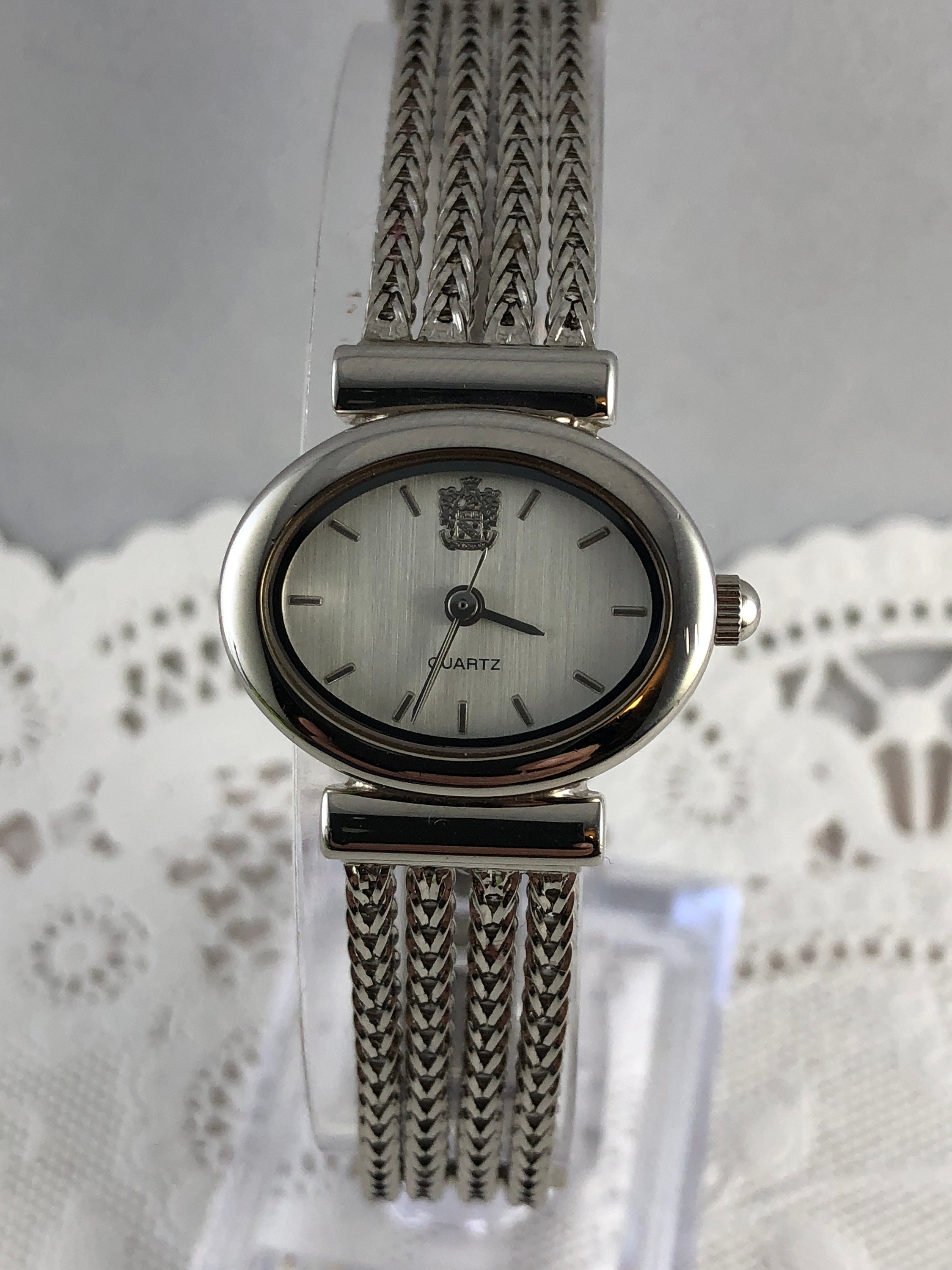 Gucci G-Timeless 29mm Watch Silver Motif on Bracelet