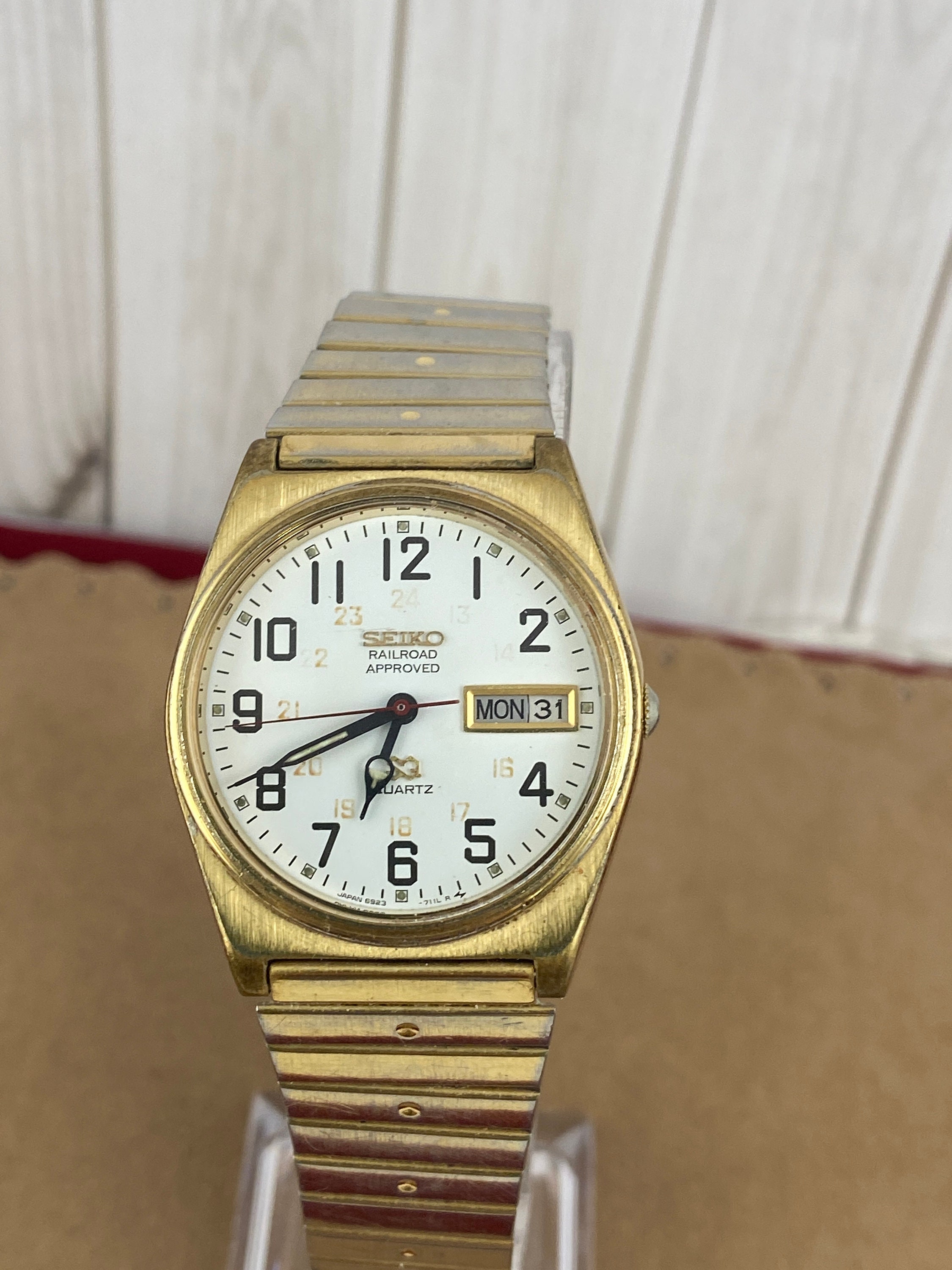 Vintage Seiko Railroad Approved Quartz Watch in Working and in - Etsy Canada Vintage Seiko Railroad Approved Quartz Watch in Working and in - Etsy Canada