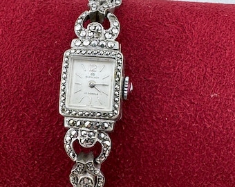 Orologio da donna Bucherer vintage degli anni '40, orologio svizzero con montature in marcasite