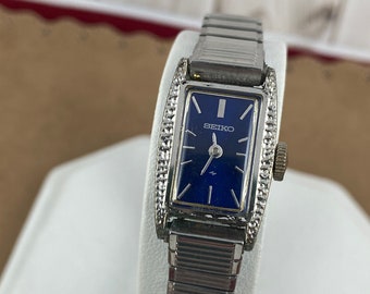 Vintage Seiko damklocka med handuppdrag: fluorescerande blå urtavla, rostfritt stål