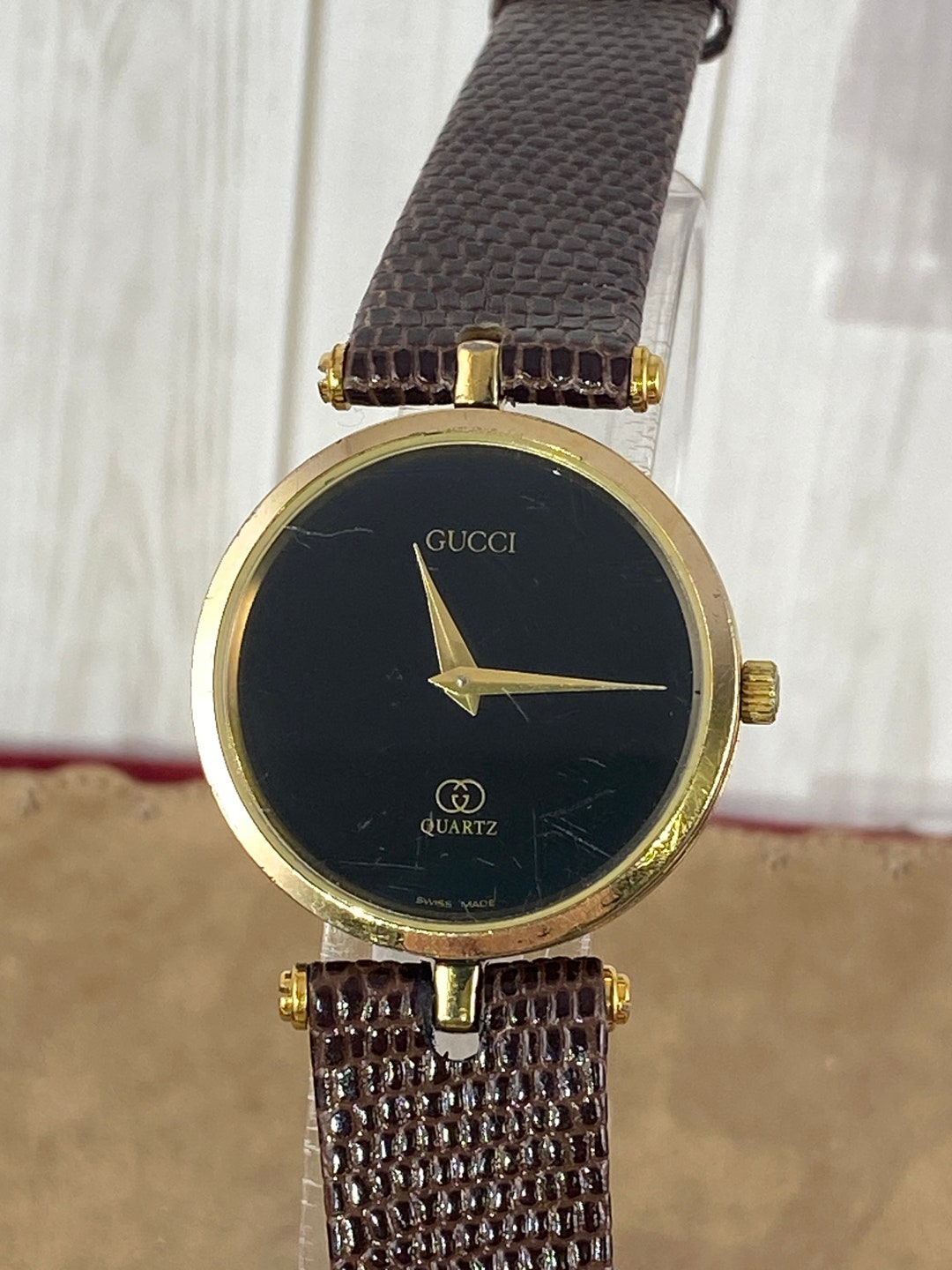 Vintage black and gold gucci watch sale