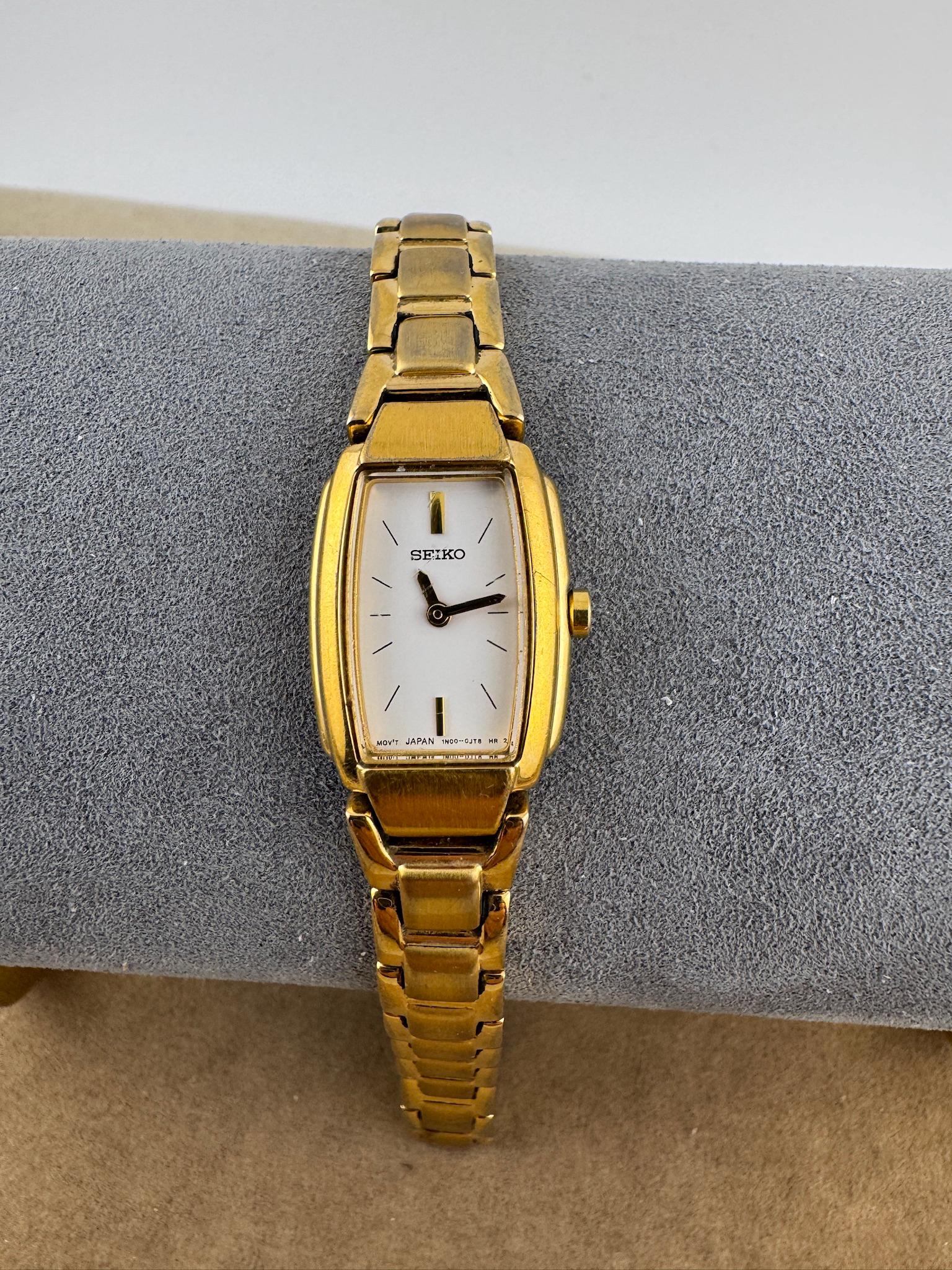 Vintage and Very Nice Seiko Watch 1 X 5/8 Asymmetrical Curved