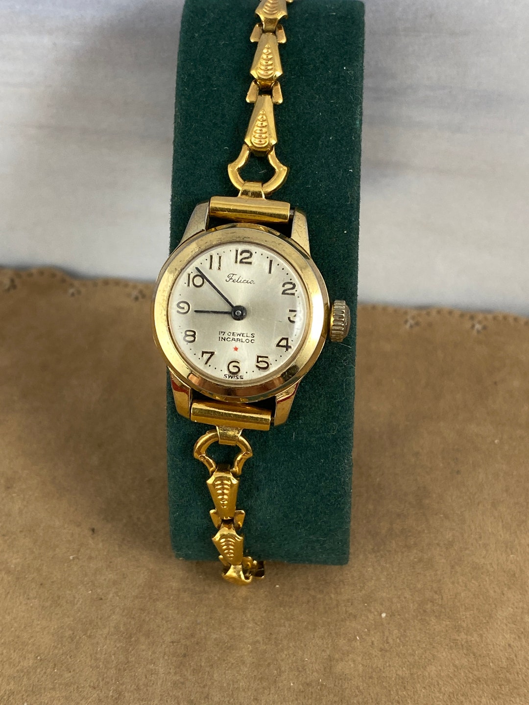Vintage Felicia Swiss Made Watch: 17 Jewel Incabloc, Stainless