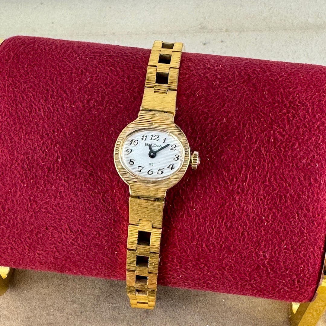 Buy Vintage 1973 Bulova Goddess of Time Gold Plated Bracelet  display picture 1