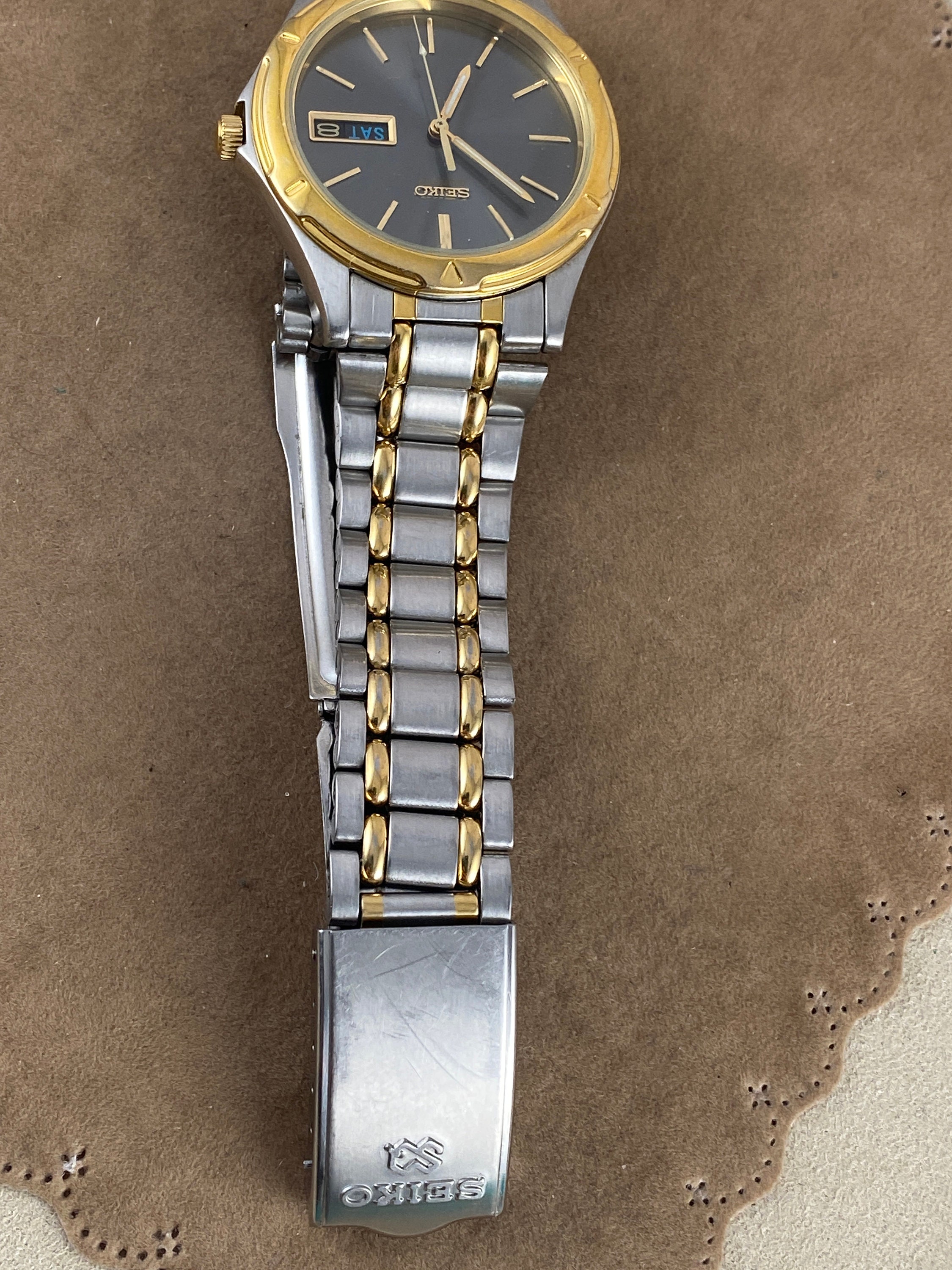 Vintage Seiko Quartz Watch: Two Tone Stainless Steel, Gray 