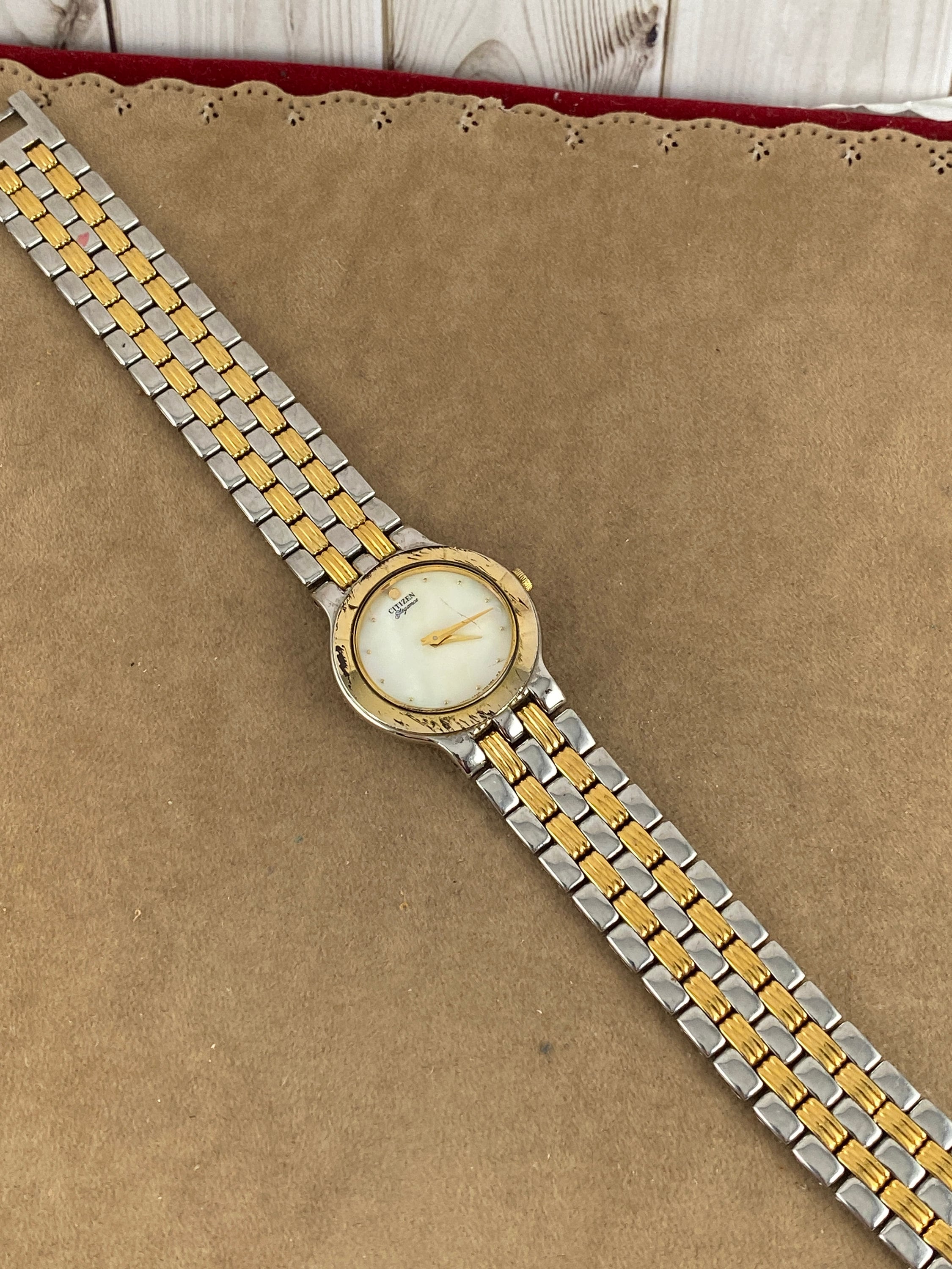 Citizen Vintage Ladies 1990\'s Wrist Watch Mother of Pearl Two Tone Gold Plated Vintage Citizen Watch: Mother of Pearl Face, Two-tone  main image 3