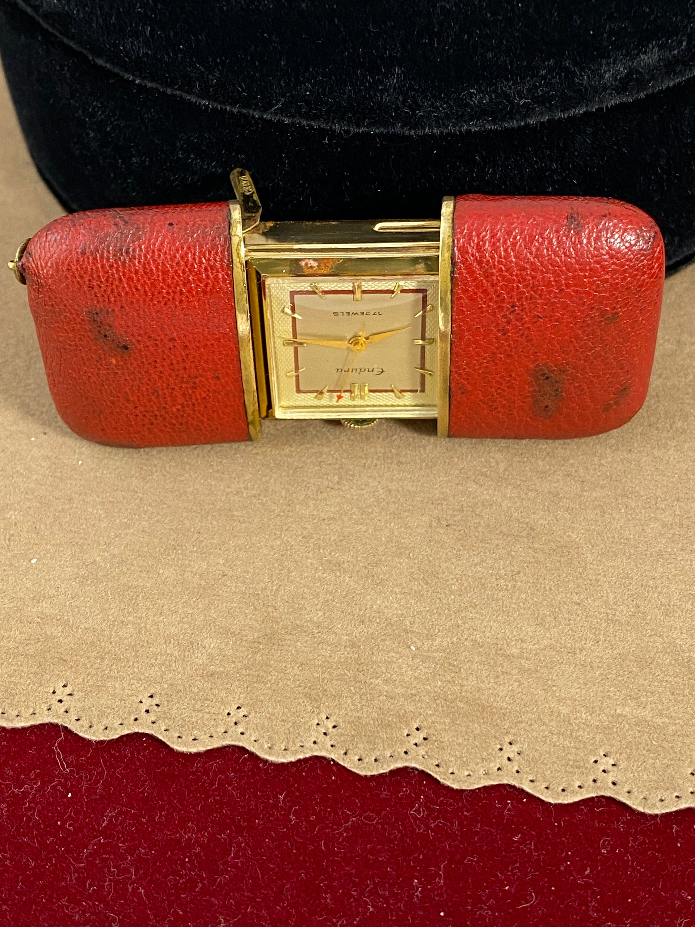 Vintage 1950s Endura Purse Watch: Red Lizard Skin Leather  display picture 1