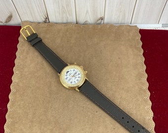 Orologio vintage Peugeot Old Fashion svizzero al quarzo con calendario perpetuo, fasi lunari, con indici in numeri arabi, diametro di 1,125 pollici. - Etsy Italia Orologio vintage Peugeot Old Fashion svizzero al quarzo con calendario perpetuo, fasi lunari, con indici in numeri arabi, diametro di 1,125 pollici. - Etsy Italia