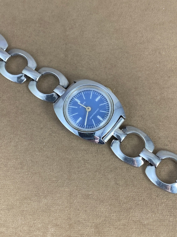 Vintage Timex Watch: Blue Dial, Silver Tone, Stainles… - Gem display picture 3