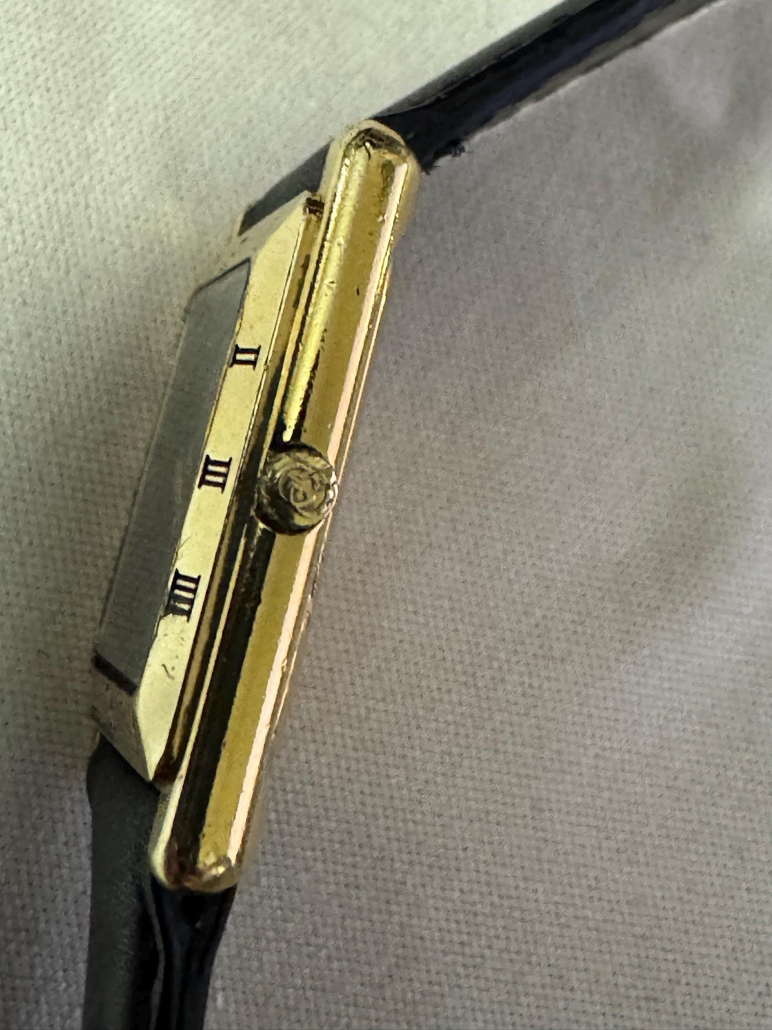 Vintage Super Thin Gucci 4200L 18 Karat Gold Plated Watch New JC