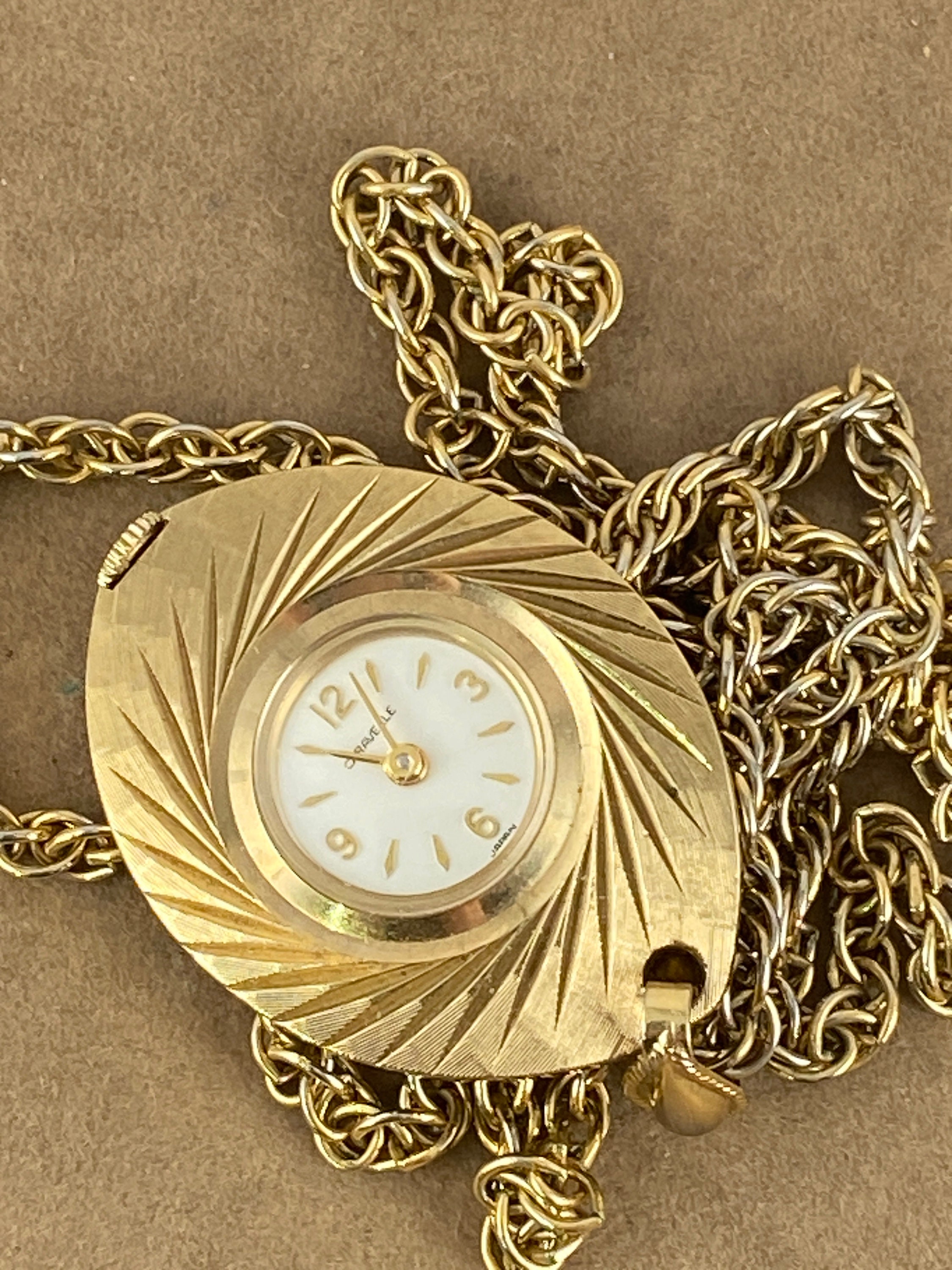 Vintage Caravelle Gold Tone Pendant Watch Necklace: Brocaded  display picture 1