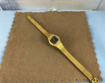 Waltham Watch Gold Tone Base Metal Bezel Stainless Steel Back 5 8 Inch Case Face Black Dial Gold Hands 7 Inch Mesh Strap Etsy Denmark
