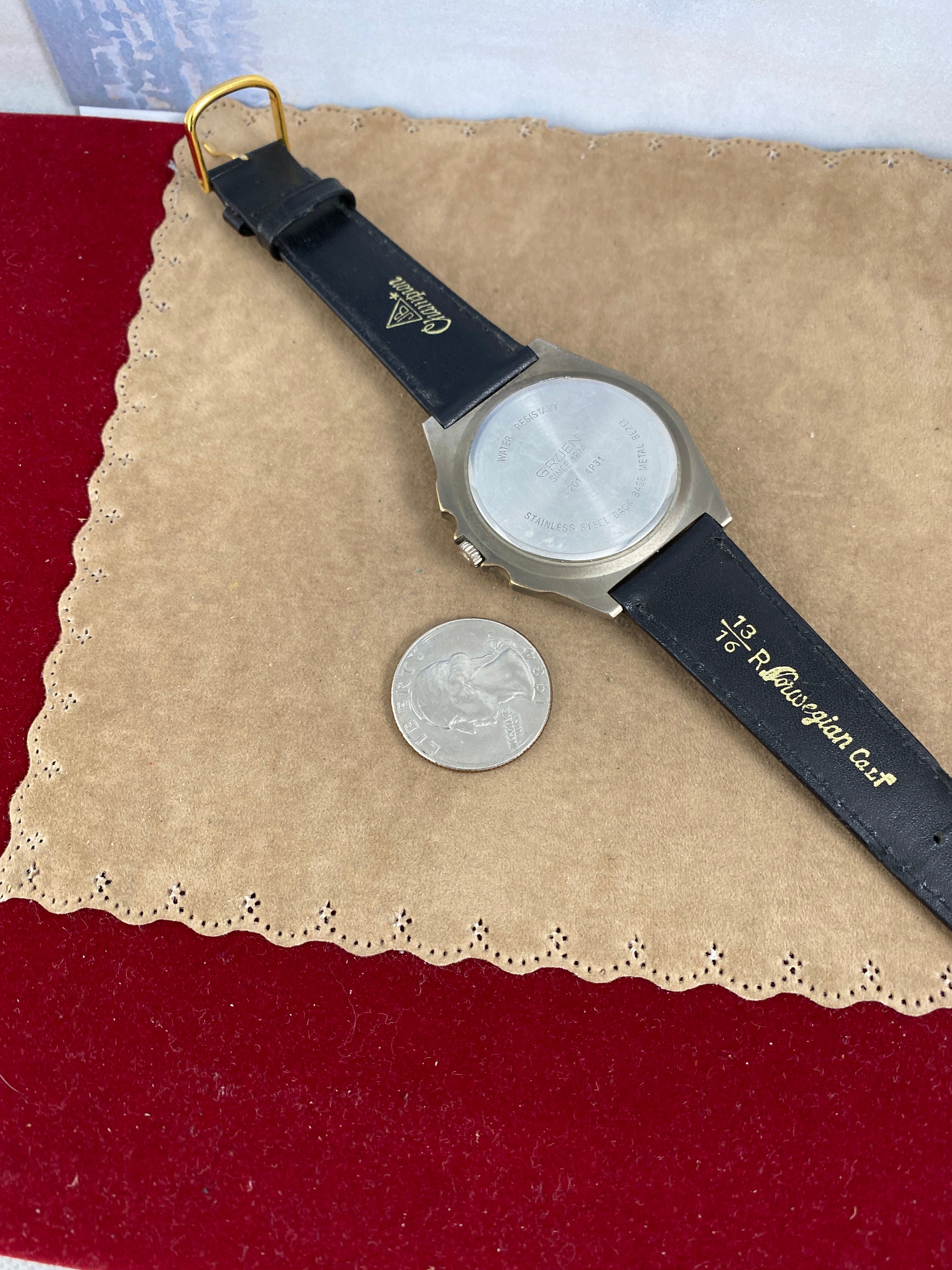 Vintage Gruen Gold 2 Tone Moonphase 4 Station Reloj de cuarzo 1.75