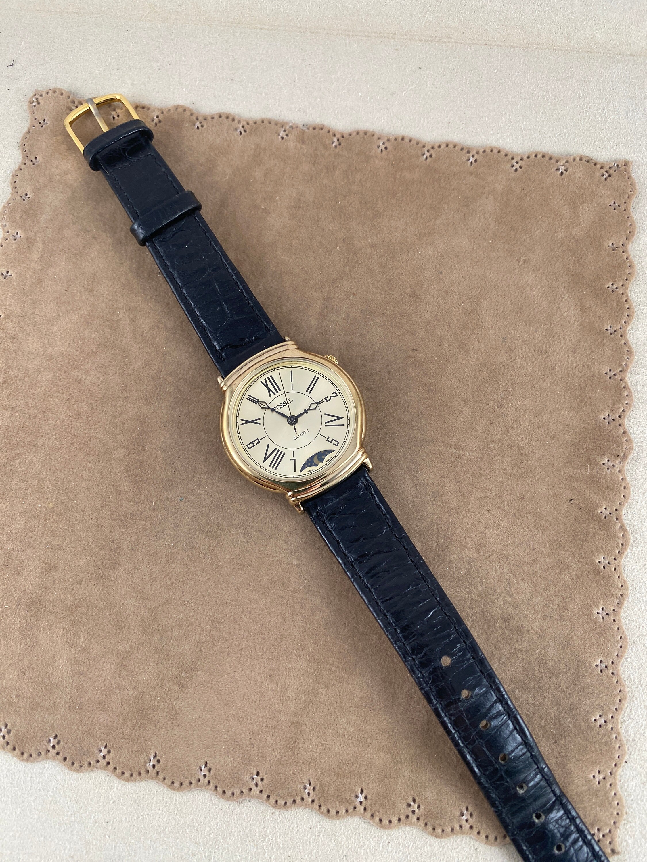 Vintage Fossil World Gold Tone Moon Phase Watch New 9 Inch  display picture 3