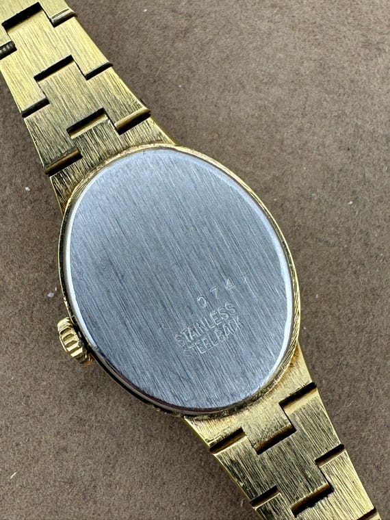 Vintage Bucherer Ladies Wristwatch: Swiss Made 17 Jewels, Gold