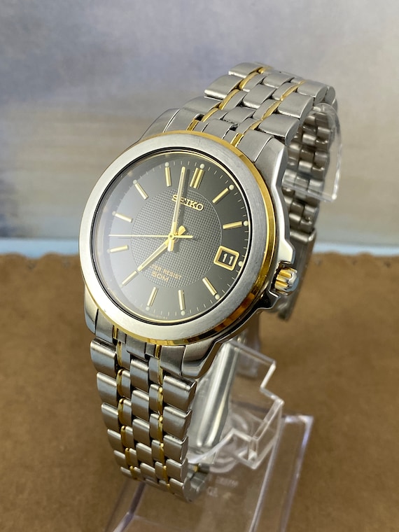 Vintage SEIKO Quartz Japan Movement 2 Tone Gold and Silver Vintage SEIKO Quartz Japan Movement 2 Tone Gold and Silver