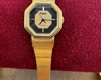Zegarek Vintage Pulsar Gold Tone: Czarna emaliowana tarcza, złote akcenty
