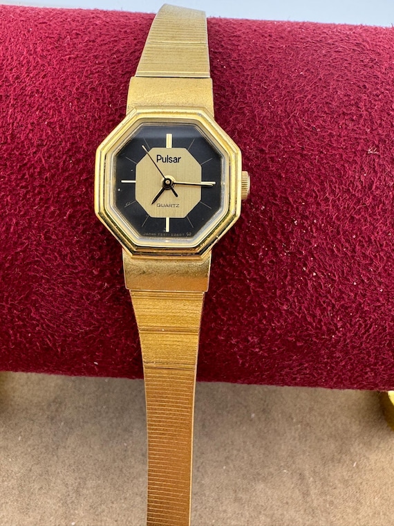 Vintage Pulsar Gold Tone Watch: Black Enamel Face, Gold  display picture 1