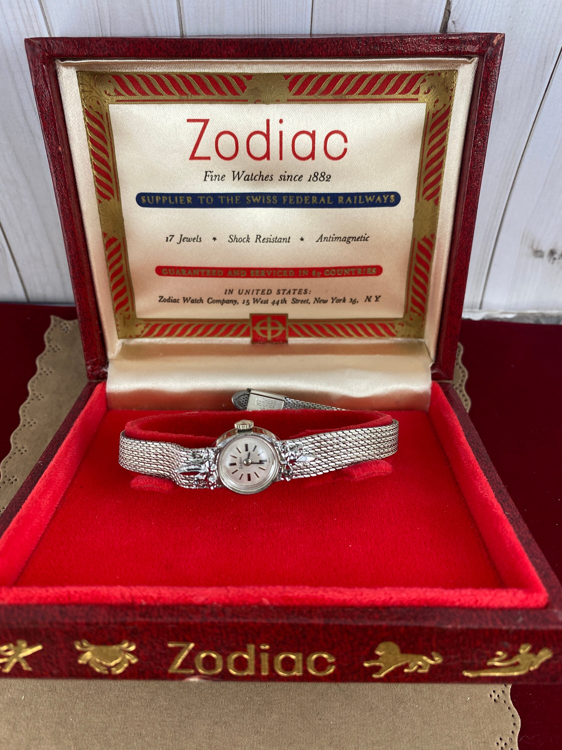 Zodiac Vintage Watch Hand Wind Swiss 17 Jewels Vintage ZODIAC Dategraphic Wristwatch Automatic Date  main image 3