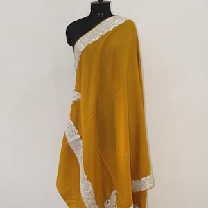 Feine Merino Wolle Tilla Senf Schal bestickt