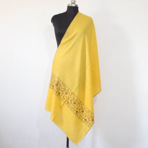 Bufanda de lana merino bordada Kashmiri Sozni - Pashmina color mostaza