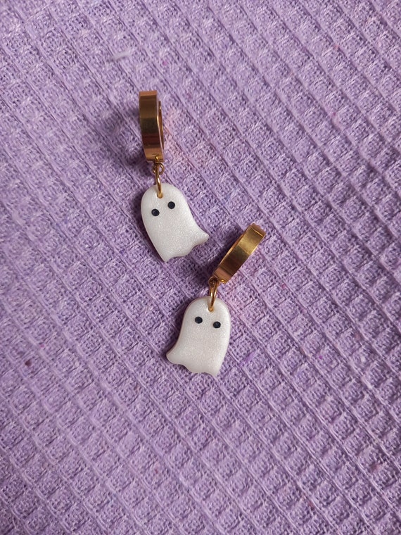 Cute ghost huggie hoop earrings - ghost earrings - polymer clay huggie hoops