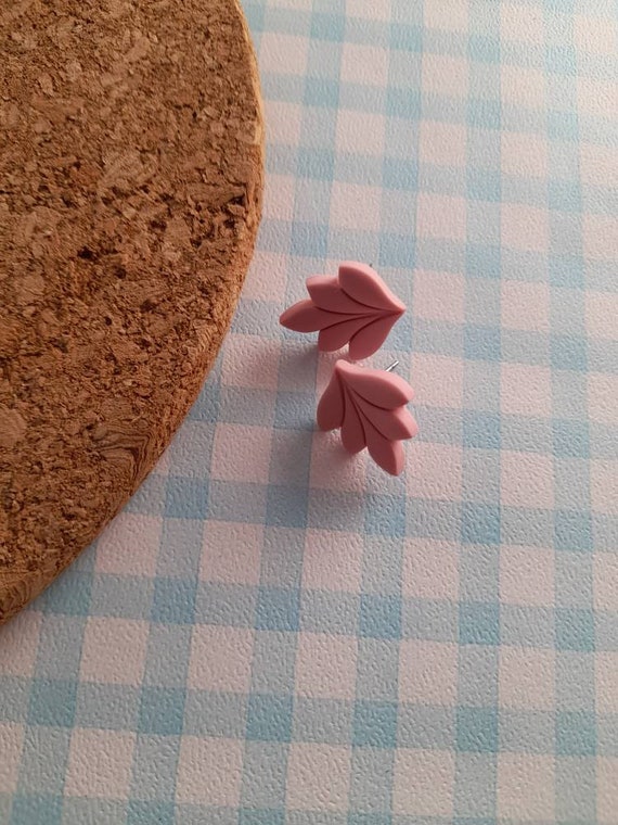 Dusty light pink leaf shaped stud earrings - autumn earrings  - polymer clay earrings - block colour earrings