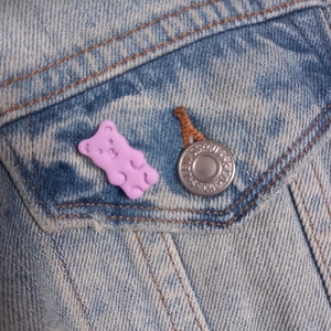 Teddy bear pin badge - gummy bear pin badge - polymer clay pin badge