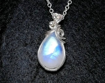 Regenboog Maansteen zilveren 999 ketting. Elven sieraden Rainbow Moonstone Elven ketting, Blue fire Moonstone ,.Fairy ketting