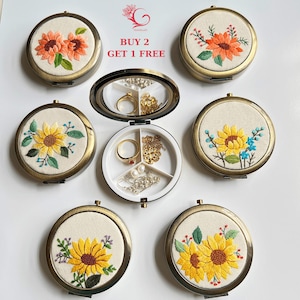 Custom Bridesmaid Jewelry Box, Hand Embroidered Box with Mirror, Personalized Bridesmaid Gift, Embroidered Gift for Her, Elegant Bloom
