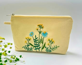 Clutch de lino bordado a mano: Monedero floral personalizado