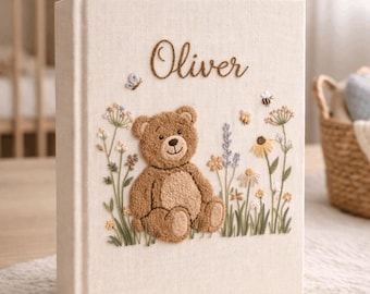 Álbum de fotos de bebé bordado a mano con osito de peluche: libro de recuerdos de lino personalizado para recién nacidos.