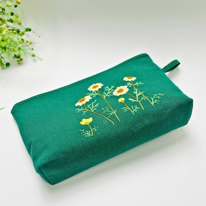 Hand embroidered Coin Purse, Fabric Makeup Bag, Embroidery gifts, Handmade Clutch, Daisy Embroidered Pouch, Handbag Floral Pattern