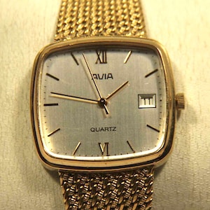 Rare Vintage Mens Avia Tank Style Square Rectangle Quartz Battery Operated Watch Mesh Chain Woven Bracelect Strap Gold Tone Date Calendar