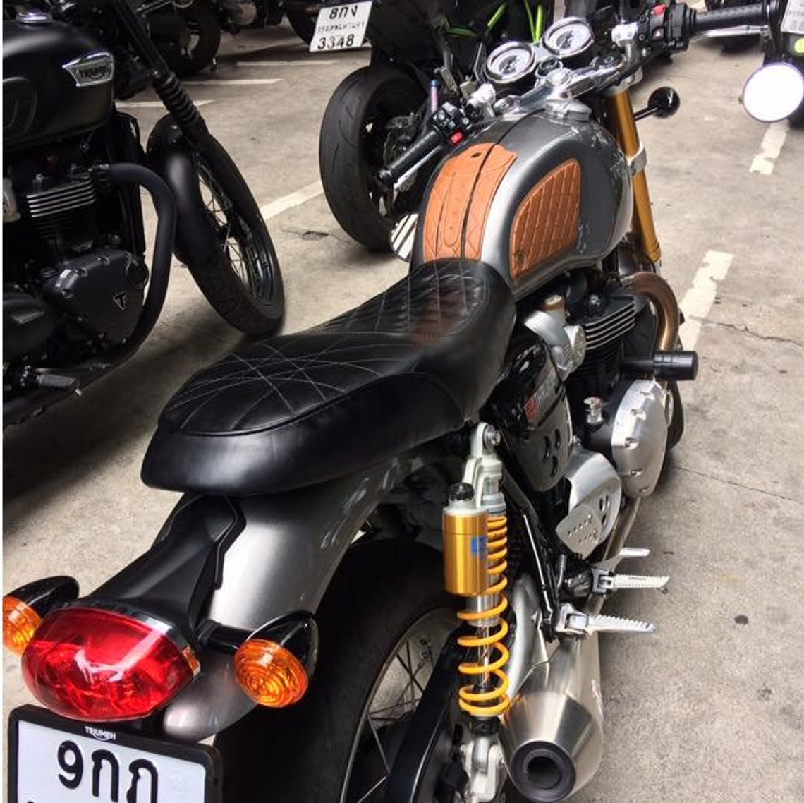 triumph thruxton 900 seat