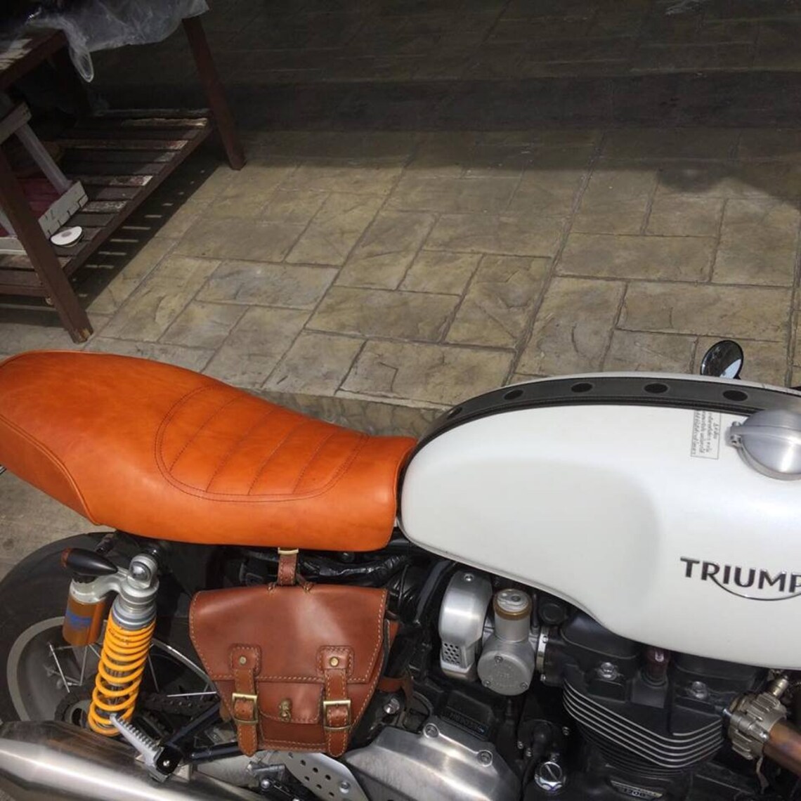 triumph thruxton seat