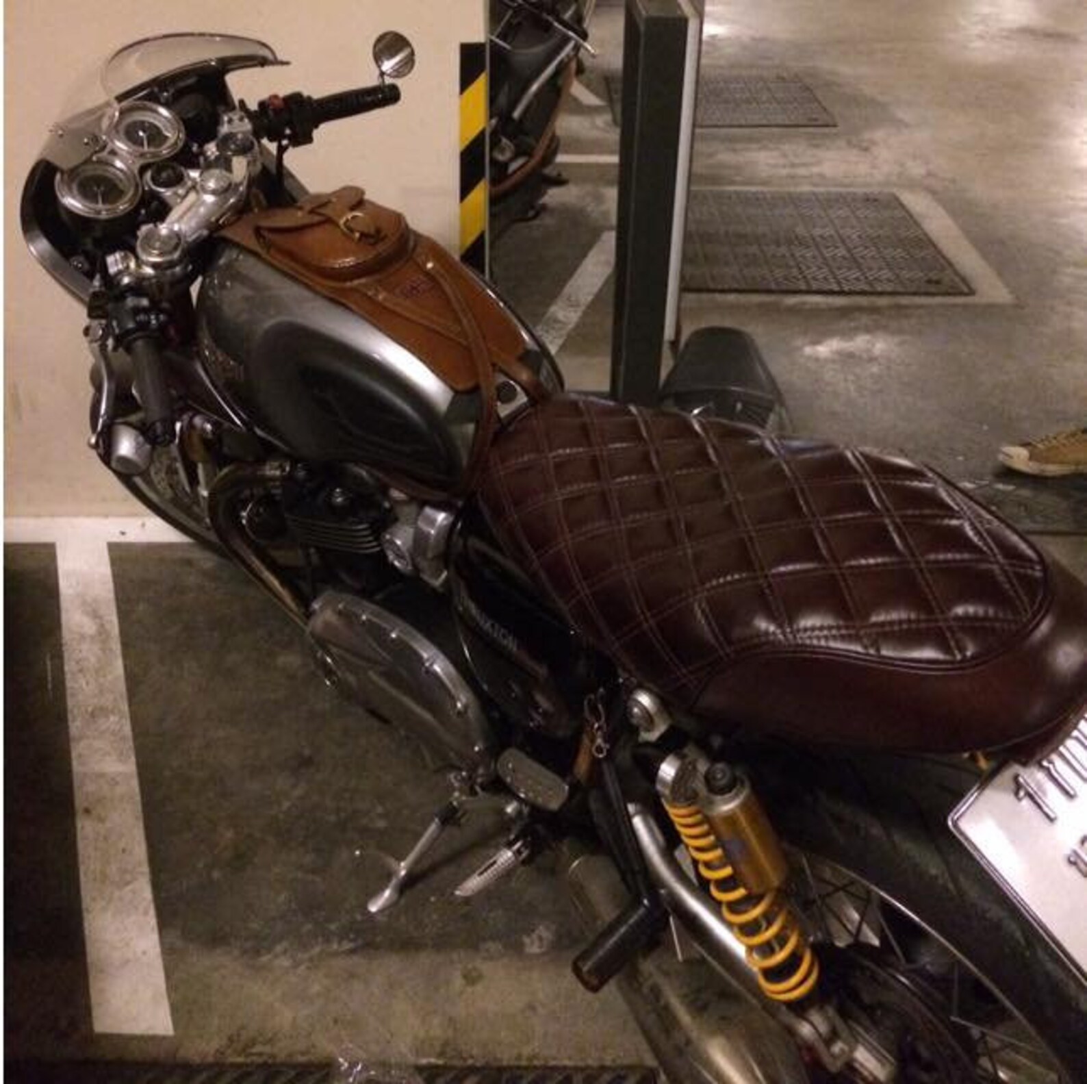 thruxton dual seat