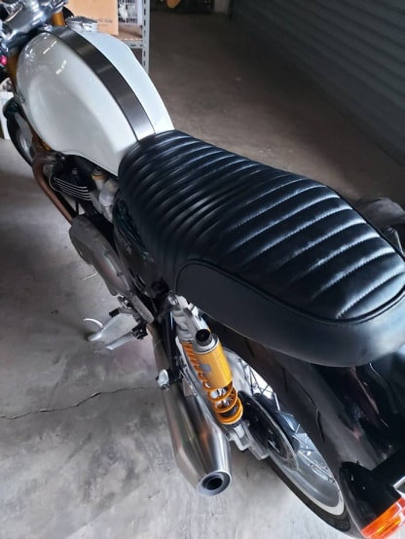 triumph thruxton seat