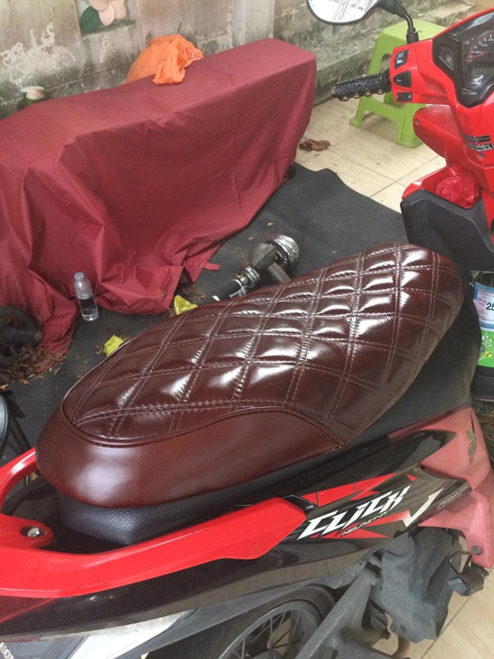 triumph thruxton seat