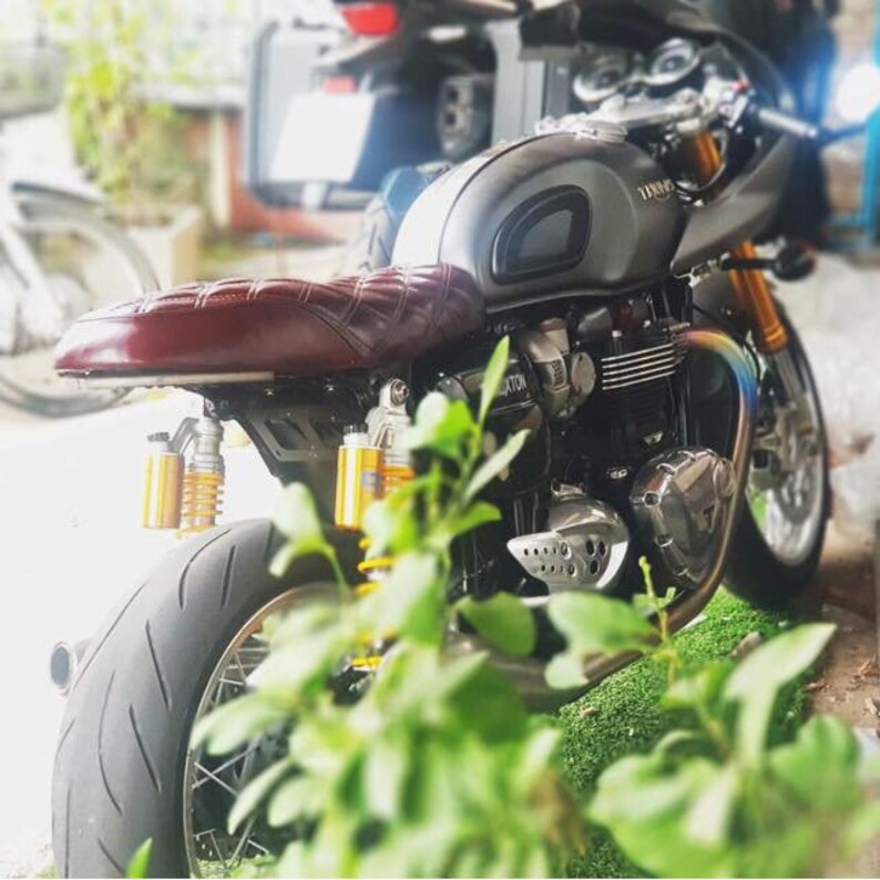 triumph thruxton seat