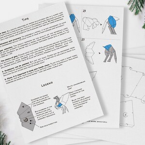 Op de afbeelding: Een set instructies voor het bouwen van een papieren sculptuur van een eenhoorn. De instructies bevatten een legenda die de symbolen in het diagram uitlegt. De instructies zijn gedrukt op wit papier met zwarte inkt.
