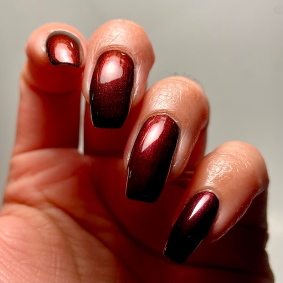 Anti Magic - Grimoire - 5-Free Black to Red Multichrome Nail Polish