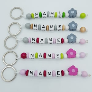 Schlüsselanhänger mit Name Blume viele Farben personalisiert Gravur Schulranzen Baby Mädchen Kindergartentasche Wickeltasche Namensanhänger