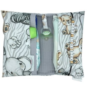 Windeltasche mit Name für unterwegs Junge Mädchen - Wickeltasche mit Waffelpique - Tiere Afrika Geburt Taufe Windeletui Baby personalisiert